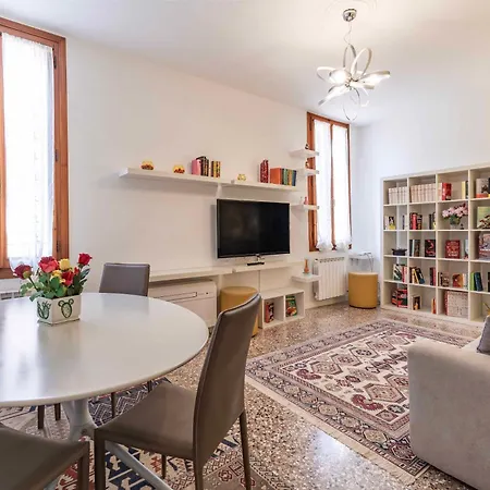 아파트 Fortuny Loft